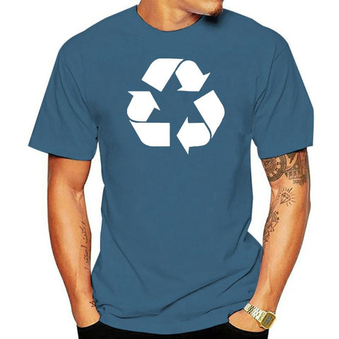 Camiseta con el símbolo del logotipo de reciclaje