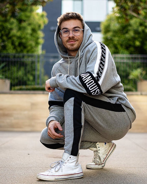 Sudadera con capucha deportiva de patchwork bordado para hombre